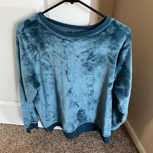 XL blue fuzzy crew neck sweatshirt